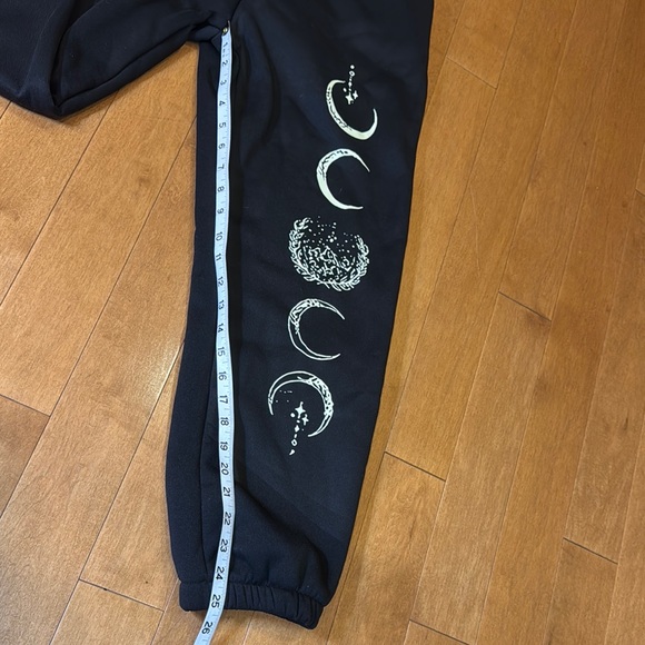 NWOT Court of Thorns & Roses Joggers in Large - Picture 2 of 3